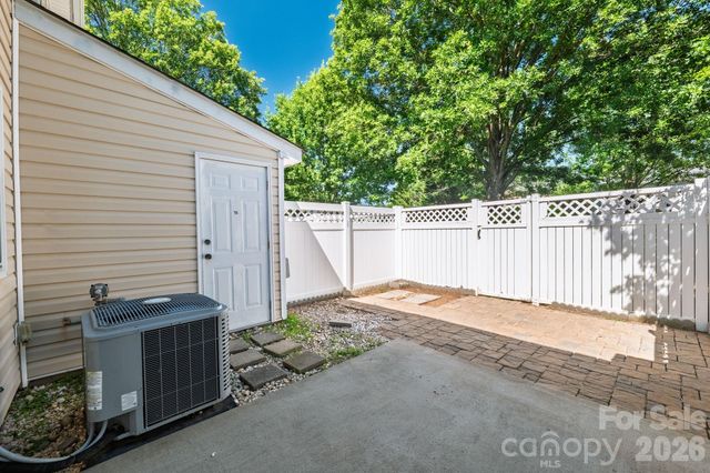 3028 Mayer House Court, Charlotte, NC 28214