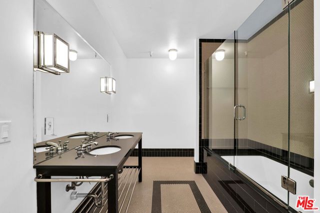 1645 Vine Street 711, Los Angeles, CA 90028