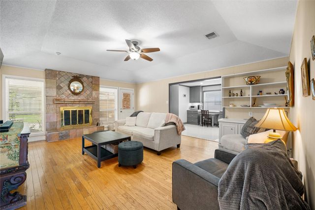 7615 Del Rey Lane, Houston, TX 77071