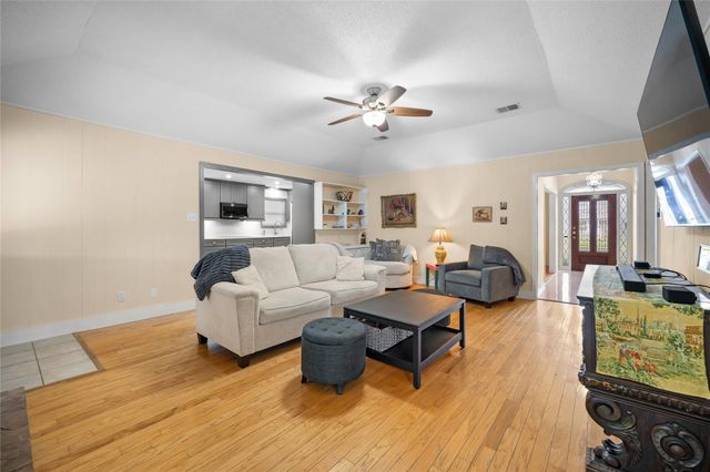 7615 Del Rey Lane, Houston, TX 77071