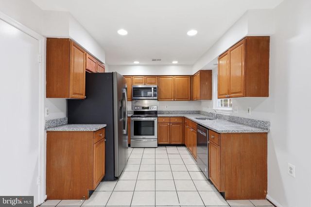 5001 LAMBSGATE LN, Woodbridge, VA 22193