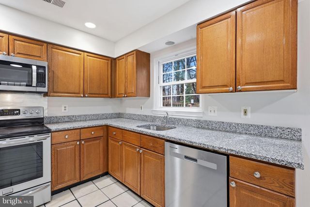 5001 LAMBSGATE LN, Woodbridge, VA 22193