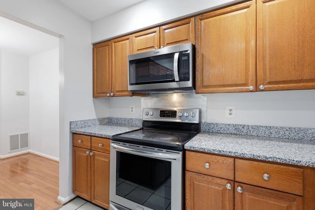 5001 LAMBSGATE LN, Woodbridge, VA 22193