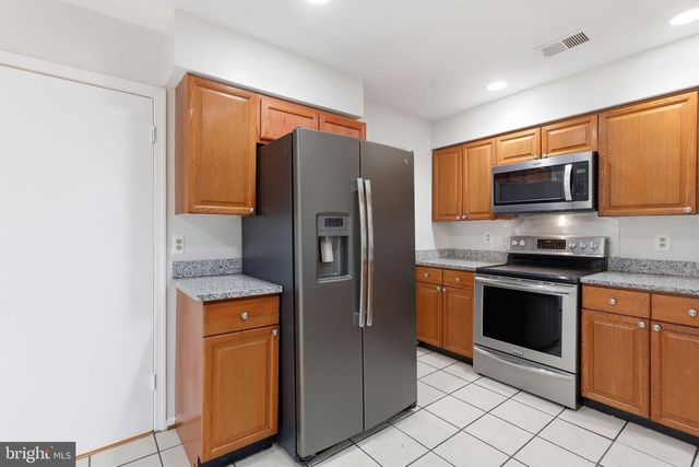 5001 LAMBSGATE LN, Woodbridge, VA 22193