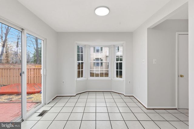 5001 LAMBSGATE LN, Woodbridge, VA 22193