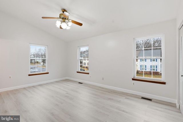 5001 LAMBSGATE LN, Woodbridge, VA 22193