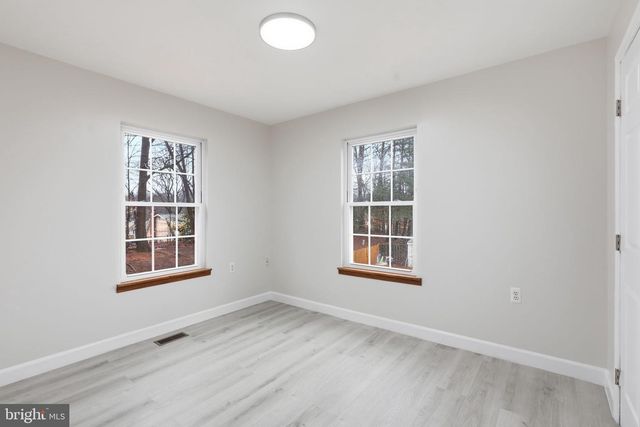 5001 LAMBSGATE LN, Woodbridge, VA 22193