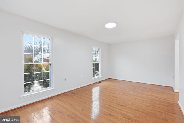 5001 LAMBSGATE LN, Woodbridge, VA 22193