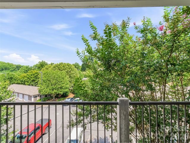200 Vista Lake Drive 301, Candler, NC 28715