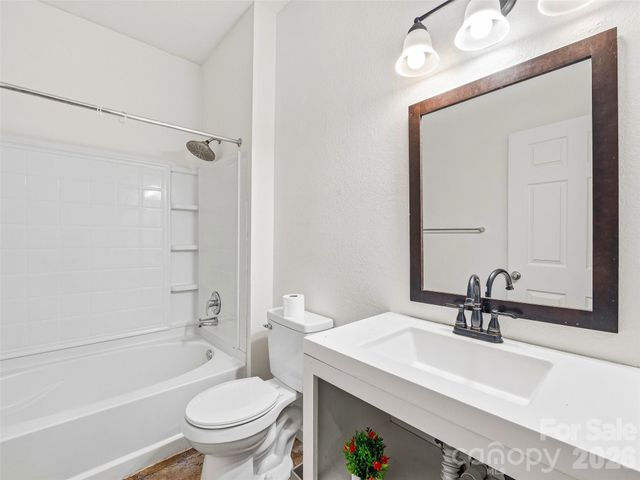 200 Vista Lake Drive 301, Candler, NC 28715