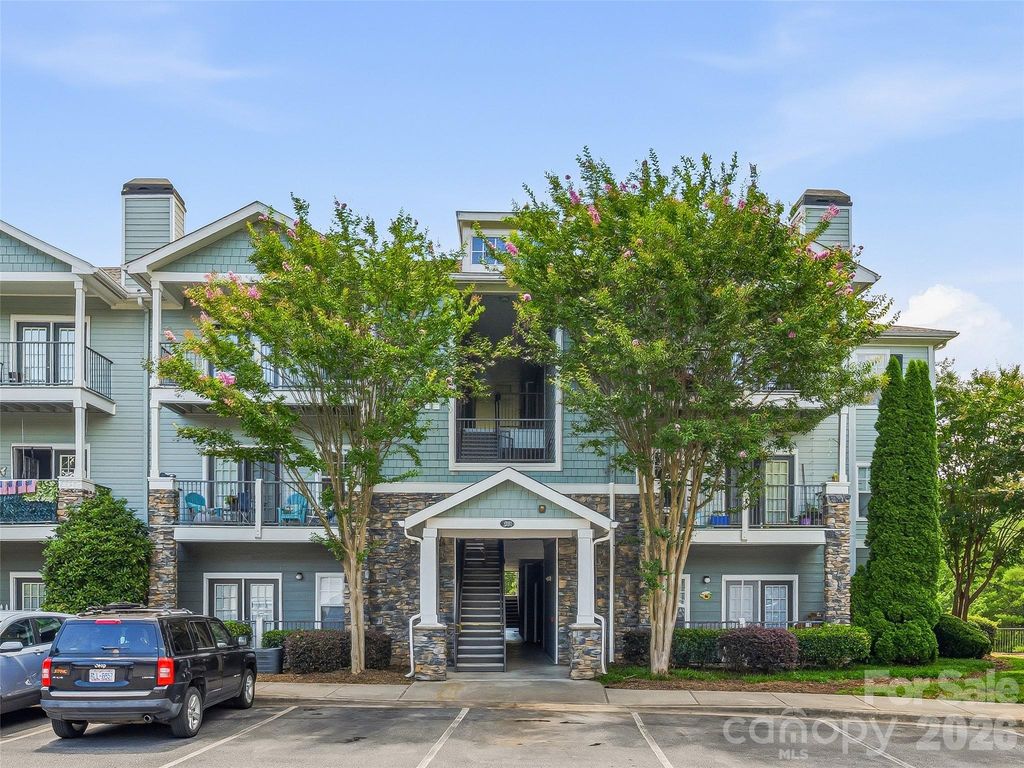 200 Vista Lake Drive 301, Candler, NC 28715