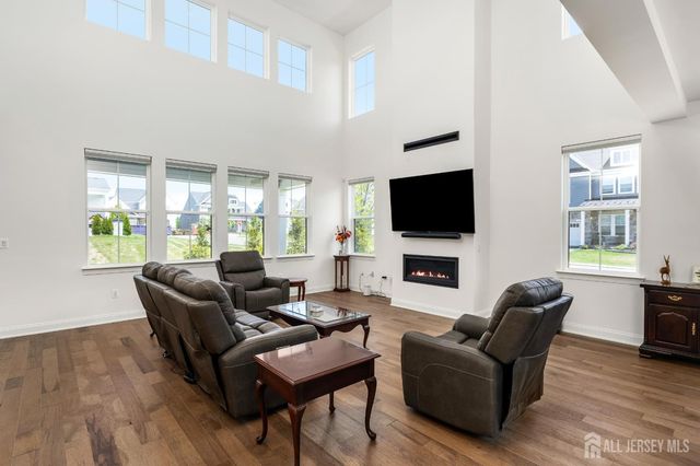 2 Evelyn Court, Cranbury, NJ 08512