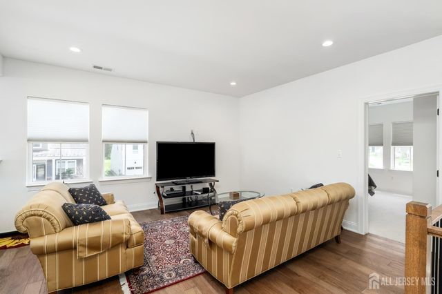 2 Evelyn Court, Cranbury, NJ 08512