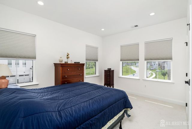 2 Evelyn Court, Cranbury, NJ 08512