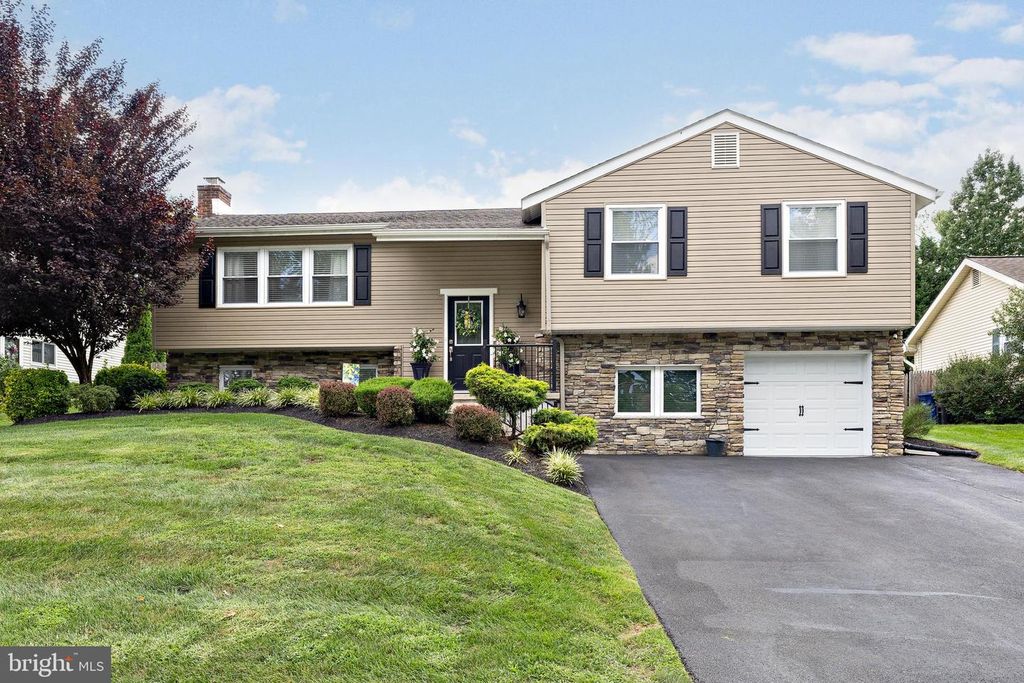247 BELAIRE DR, MOUNT LAUREL, NJ 08054 — photo 2