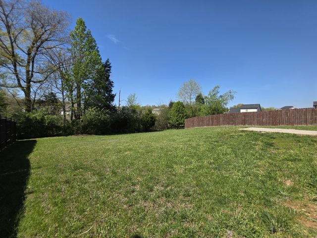 408 Barbaro Ct, Burns, TN 37029