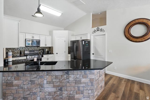 2640 ASPEN PARK LN, North Logan, UT 84341