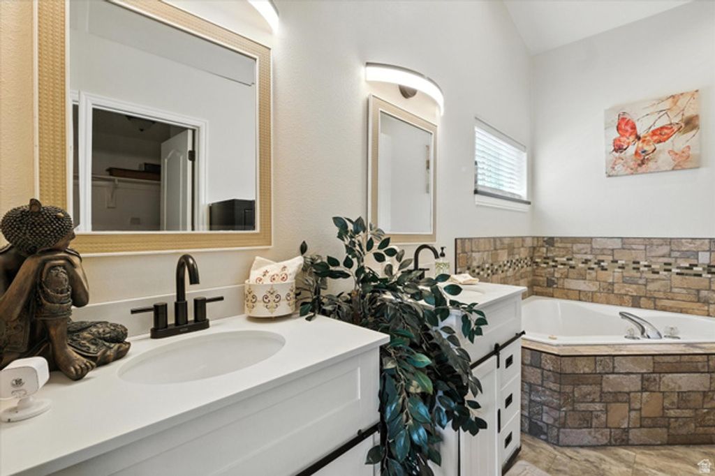 Image 8 of property listing at 2640 ASPEN PARK LN, North Logan, UT 84341