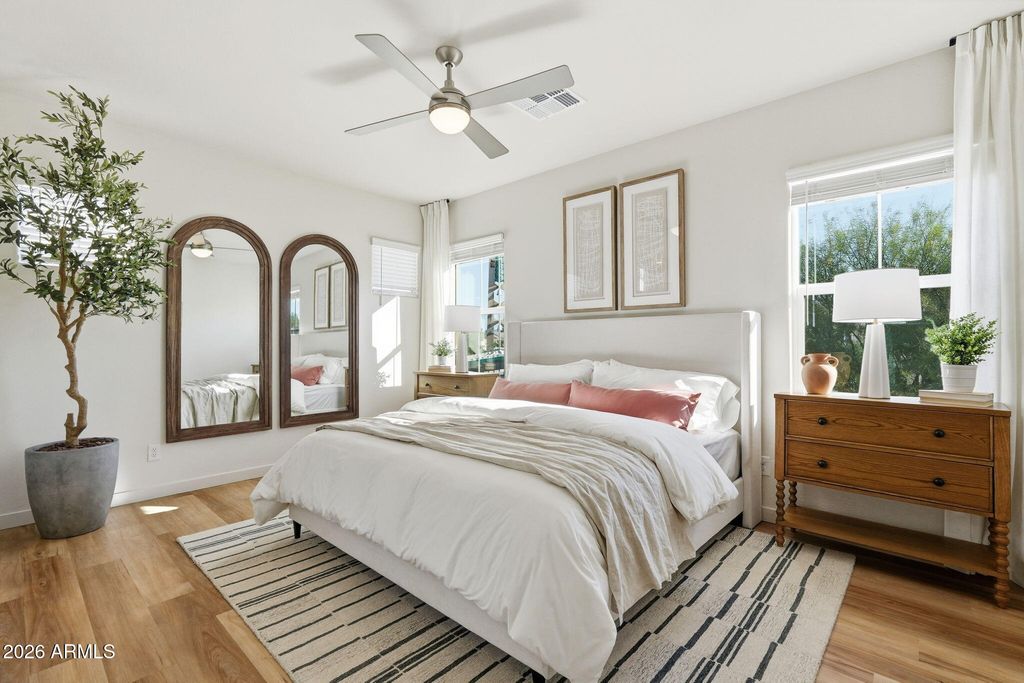 Image 16 of property listing at 6536 N 15TH Drive, Phoenix, AZ 85015