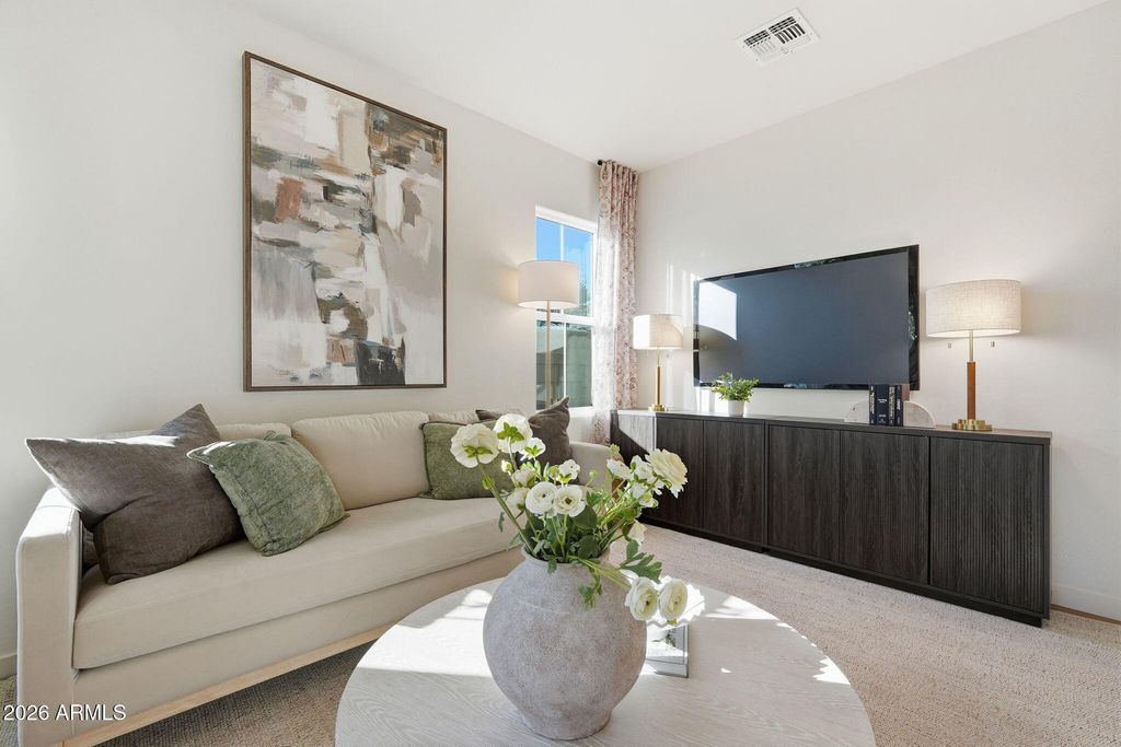 Image 7 of property listing at 6536 N 15TH Drive, Phoenix, AZ 85015