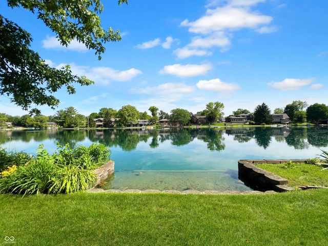 3810 Lakeside Drive, Columbus, IN 47203