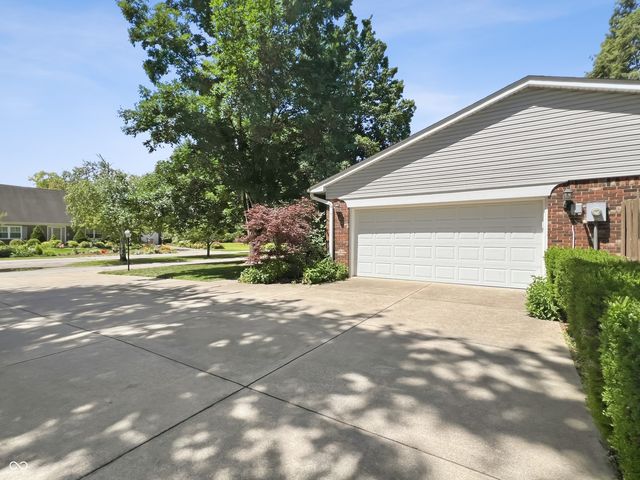 3810 Lakeside Drive, Columbus, IN 47203