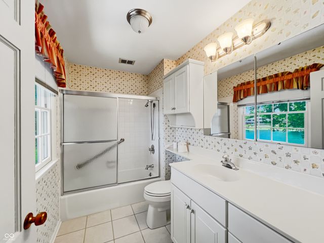 3810 Lakeside Drive, Columbus, IN 47203