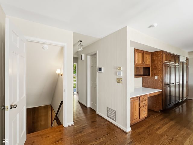 3810 Lakeside Drive, Columbus, IN 47203
