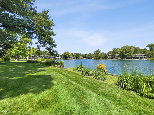 3810 Lakeside Drive, Columbus, IN 47203