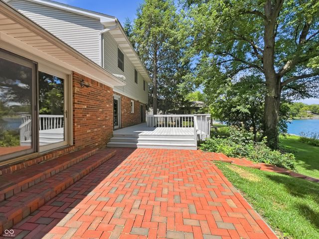3810 Lakeside Drive, Columbus, IN 47203