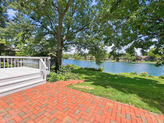 3810 Lakeside Drive, Columbus, IN 47203