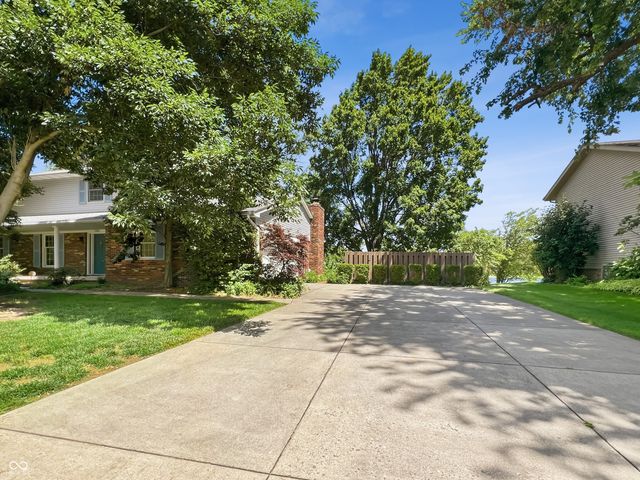 3810 Lakeside Drive, Columbus, IN 47203