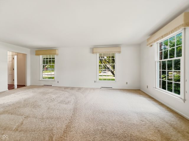 3810 Lakeside Drive, Columbus, IN 47203