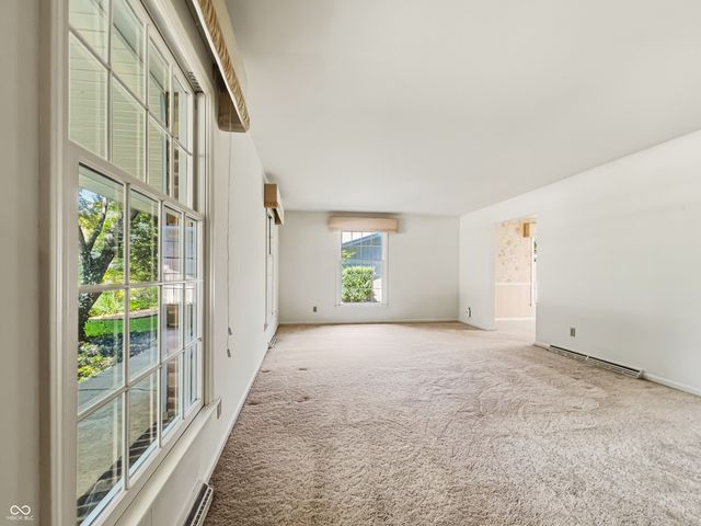 3810 Lakeside Drive, Columbus, IN 47203
