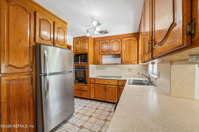 1112 BAISDEN Road, Jacksonville, FL 32218