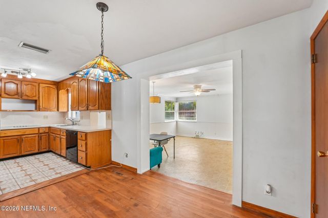 1112 BAISDEN Road, Jacksonville, FL 32218
