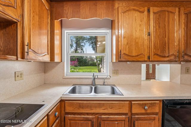 1112 BAISDEN Road, Jacksonville, FL 32218