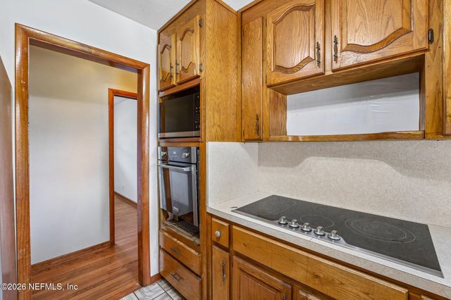 1112 BAISDEN Road, Jacksonville, FL 32218