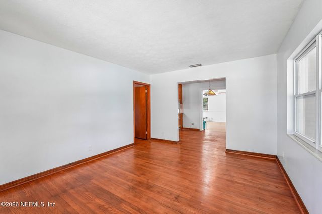 1112 BAISDEN Road, Jacksonville, FL 32218