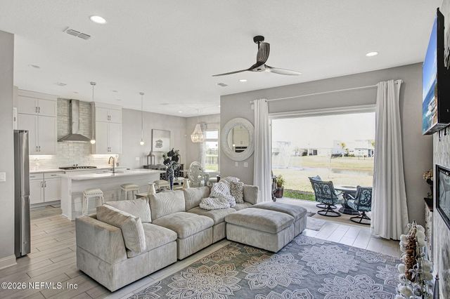 332 RUM RUNNER Way, St. Johns, FL 32259