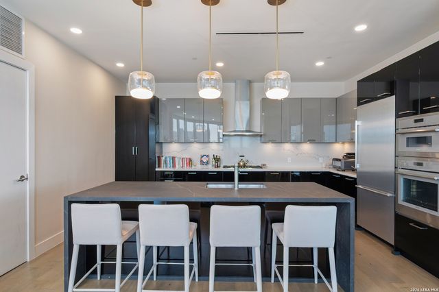 123 Lexington Ave Apt 1406, San Antonio, TX 78205