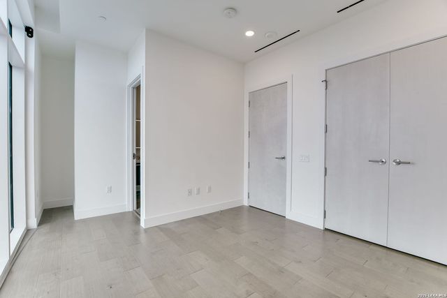 123 Lexington Ave Apt 1406, San Antonio, TX 78205