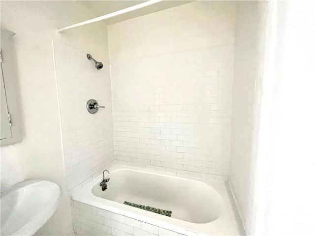 124 S Westmoreland Ave, Los Angeles, CA 90004