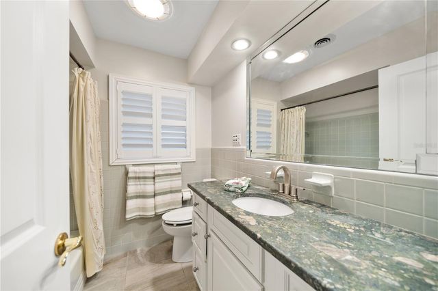 402 HARBOR VIEW LANE, Largo, FL 33770