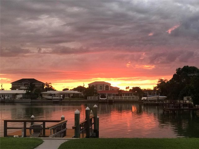 402 HARBOR VIEW LANE, Largo, FL 33770