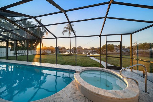 402 HARBOR VIEW LANE, Largo, FL 33770