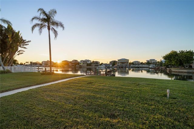 402 HARBOR VIEW LANE, Largo, FL 33770