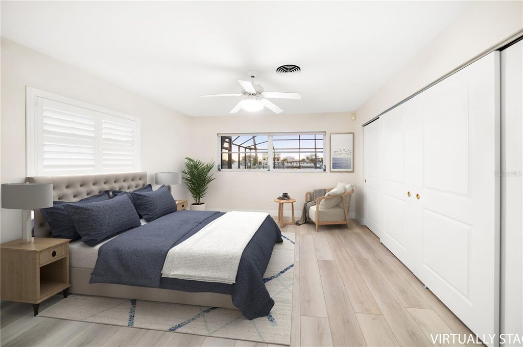 Image 15 of property listing at 402 HARBOR VIEW LANE, Largo, FL 33770