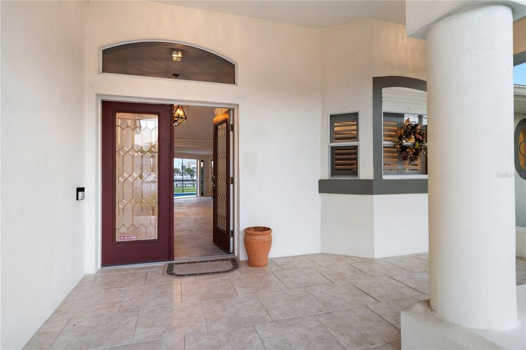 Image 22 of property listing at 402 HARBOR VIEW LANE, Largo, FL 33770