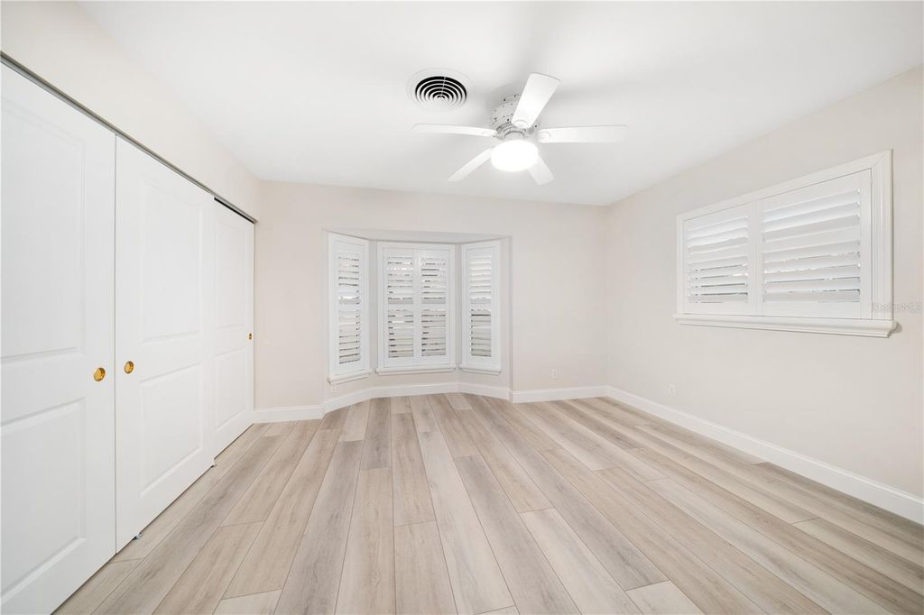 Image 28 of property listing at 402 HARBOR VIEW LANE, Largo, FL 33770